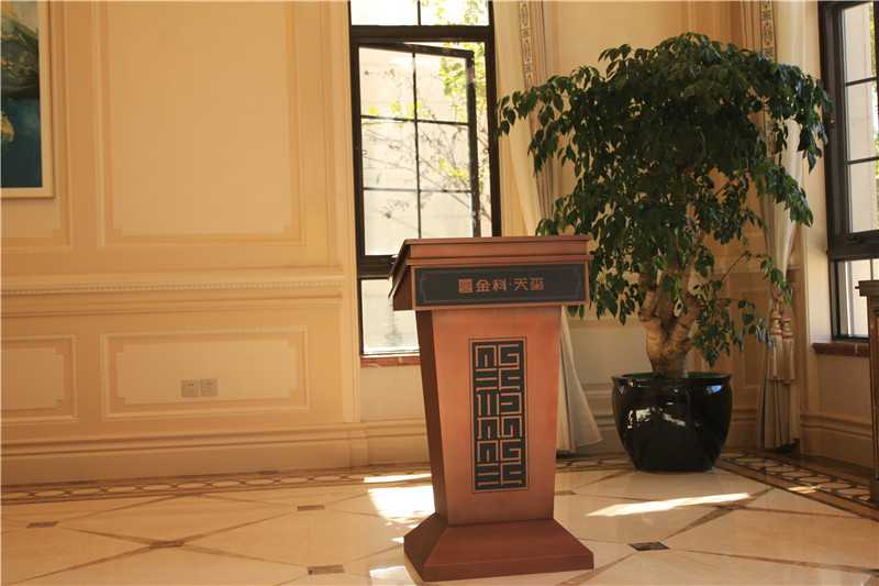 在標識設計中，色彩帶給人的感受